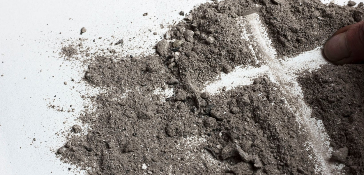 Gdzie i kiedy posypać dziś głowę popiołem?