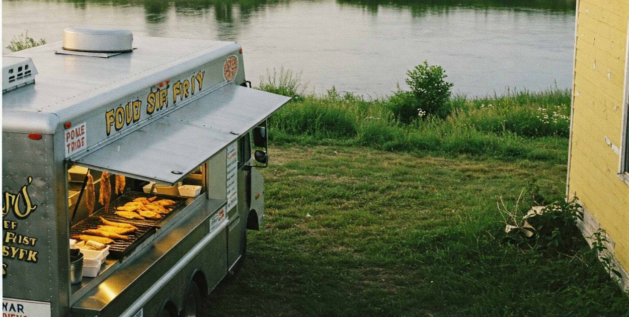 Smażalnia ryb nad Narwią – nowa atrakcja Pułtuska