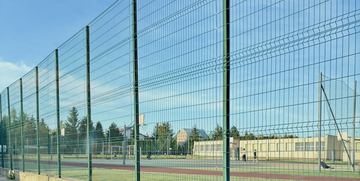 Boisko ZSZ w Pułtusku czeka na modernizację – decyzja leży po stronie powiatu