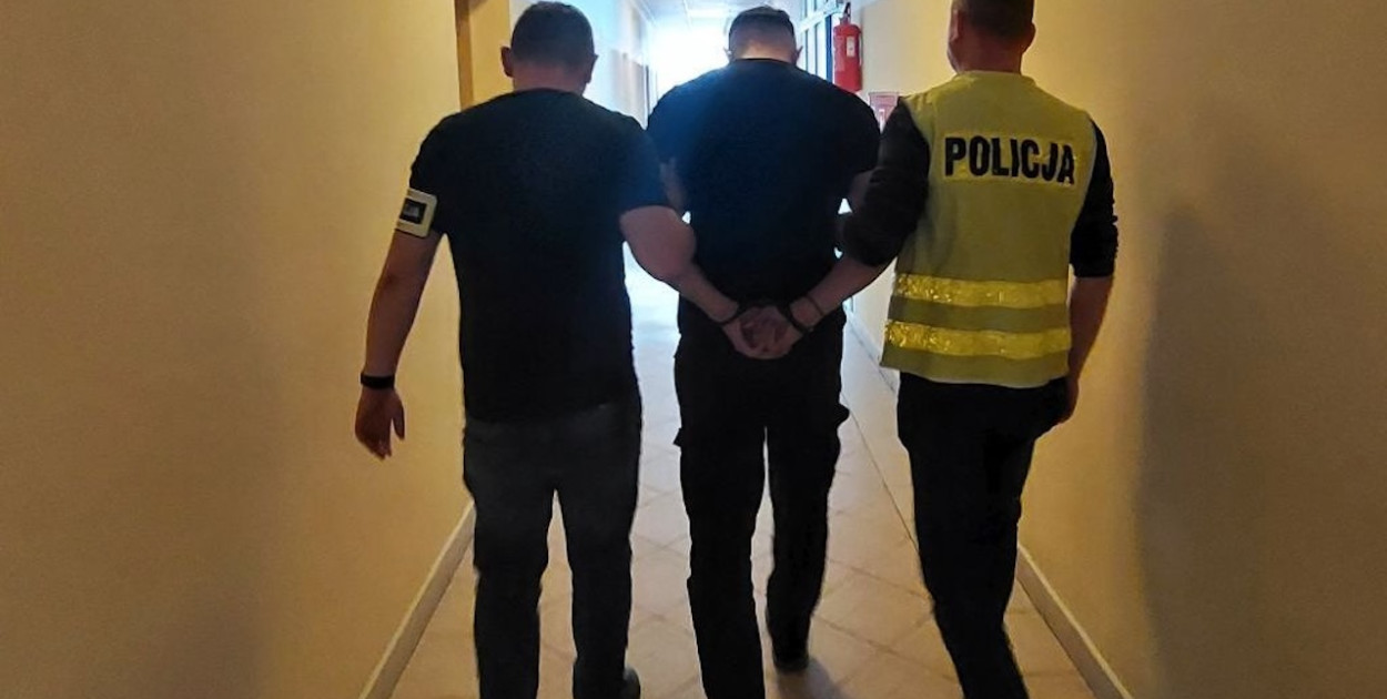 Zatrzymanie 22-latka w gminie Pułtusk – odebrał pieniądze od oszukanych seniorek