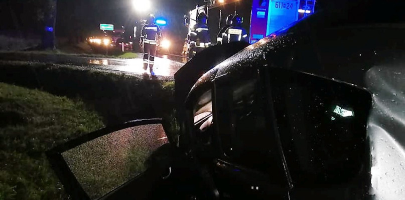 Dwa zastępy z JRG ( 8 ratowników) i jeden zastęp z OSP Głodowo (6 ratowników) usunęły skutki wypadku drogowego w miejscowości Olszak gmina Pułtusk. W wyniku zderzenia dwóch samochodów osobowych ranne zostały cztery osoby.