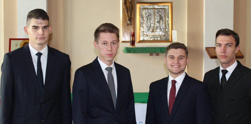 Mateusz pierwszy z prawej. Zdjęcie: profil społecznościowy WSD Płock