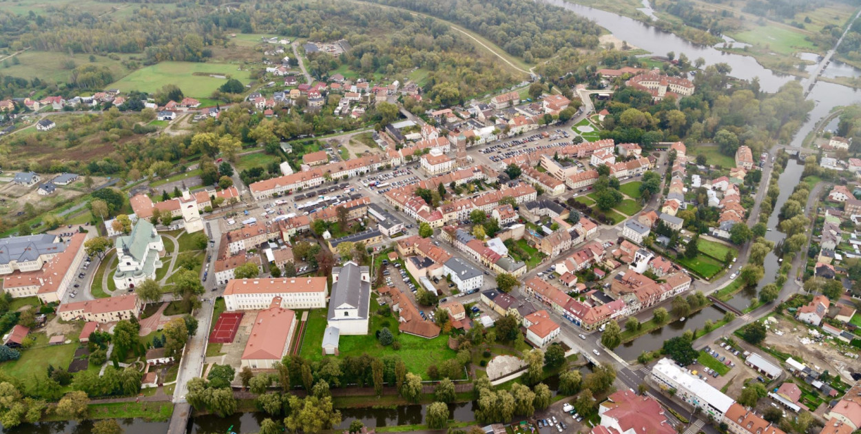 Spadająca liczba mieszkańców i różnice w zarobkach – demograficzne wyzwania powiatu pułtuskiego