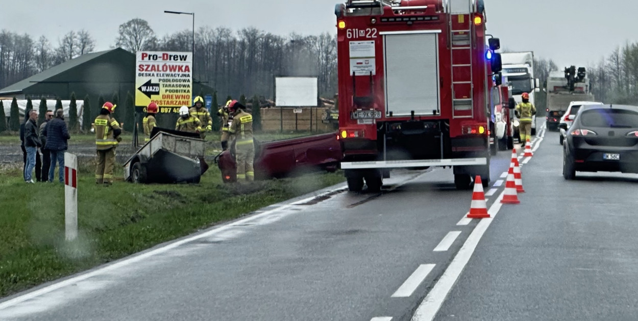 Strażacy podczas akcji ratowniczej w powiecie pułtuskim w 2024 roku