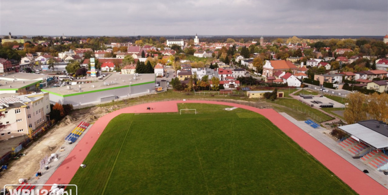 Bieżnia lekkoatletyczna w Pułtusku dostępna dla wszystkich! Sprawdź godziny i regulamin.