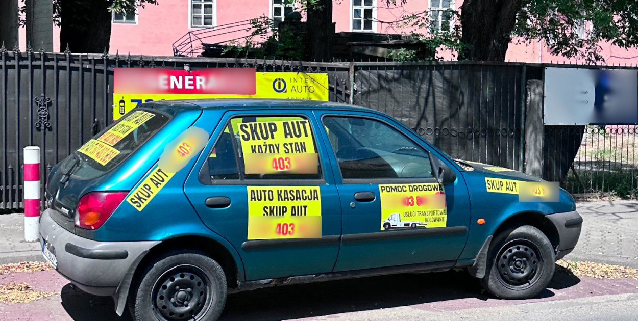 Porzucone auta na ulicach Pułtuska – problem, który powoli znajduje rozwiązanie! 