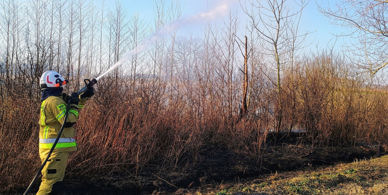 OSP Pobyłkowo: gaszenie traw w swojej miejscowości