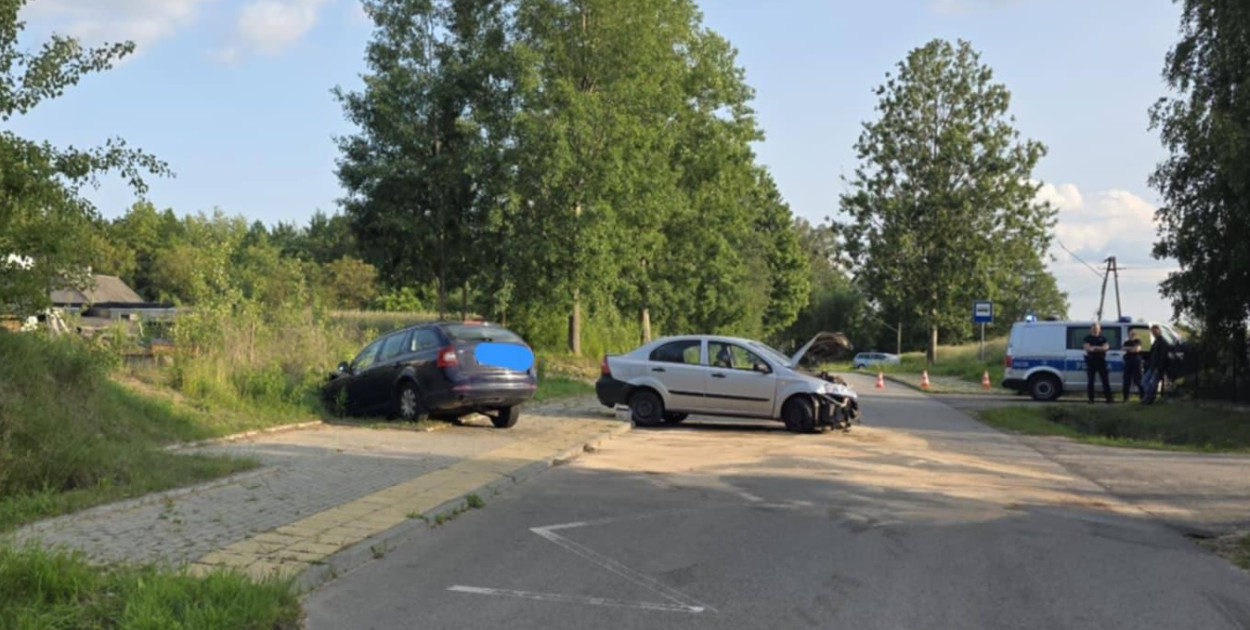 Pułtuskie służby ratunkowe przy miejscu wypadku/ OSP Obryte