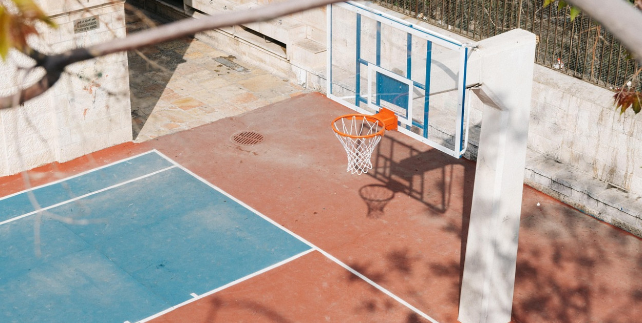 Kai Pilger z Pixabay/ Boisko, pływalnia, hala – nowe inwestycje sportowe w Pułtusku i Gzach już ruszają!