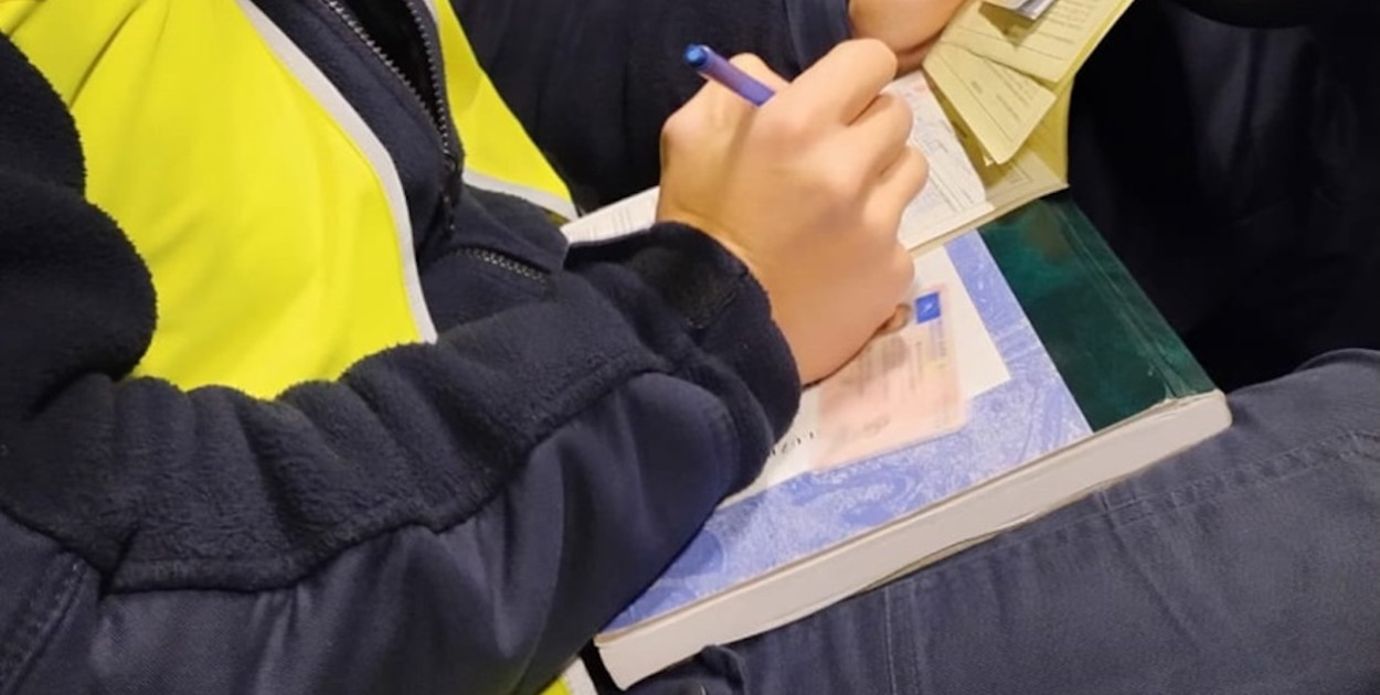 Policjanci z pułtuskiej drogówki zatrzymali kierującą z sądowym zakazem prowadzenia pojazdów