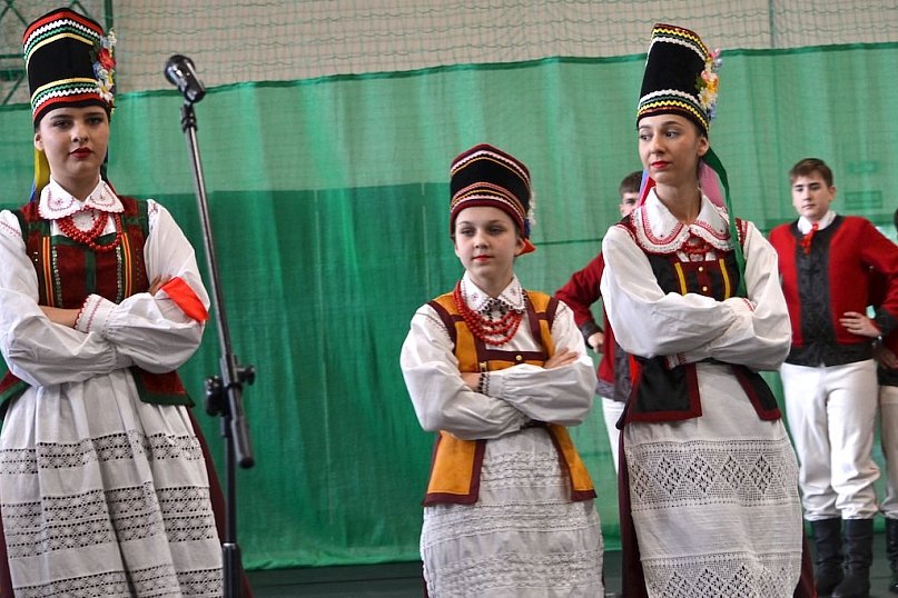 Występ Zespołu Pieśni i Tańca z solistami