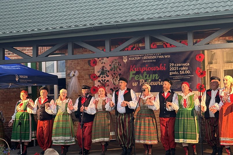 Barwny Festyn Kurpiowski w Pniewie porwał tłumy