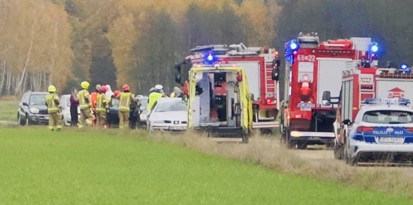 Służby ratunkowe w akcji! Dachowanie auta w Topolnicy - 25100