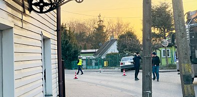 Na Popławach samochód osobowy ściął słup! Apel policji-25815