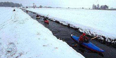 Kajakarze podbijają Prut w środku zimy! Zobacz, jak to się robi-26684