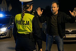 Szokujące zatrzymanie w Zatorach! Kierowca zaatakował policjantkę!-29161
