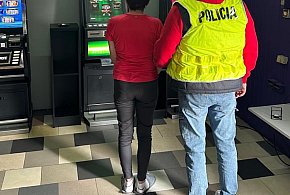 Automat, gotówka i zatrzymana kobieta z Pułtuska-29707