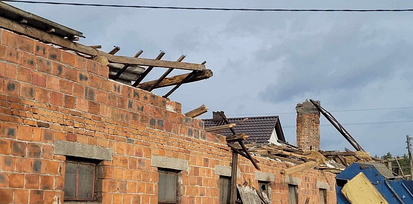Dach zabił 72-latkę pod Różanem. Alarm burzowy na Mazowszu - 29950