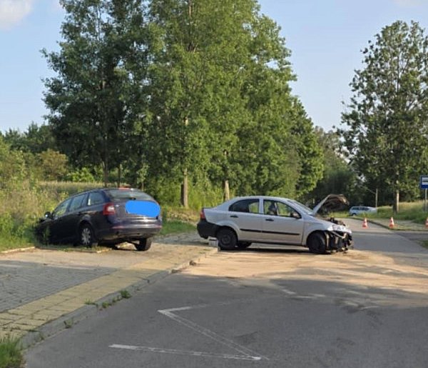 Groźny wypadek! Trzy osoby ranne, droga całkowicie zablokowana-30160