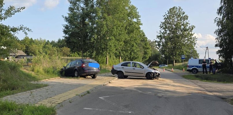 Groźny wypadek! Trzy osoby ranne, droga całkowicie zablokowana - 30160
