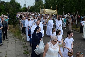 Nie wszyscy o tym wiedzą. Czy udział w procesji Bożego Ciała to obowiązek?-30234