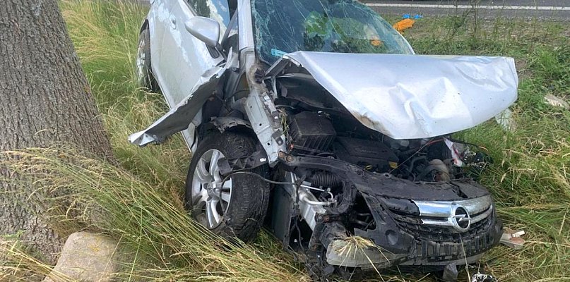 Tragedia niedaleko Pułtuska. Auto roztrzaskało się o drzewo! - 30310
