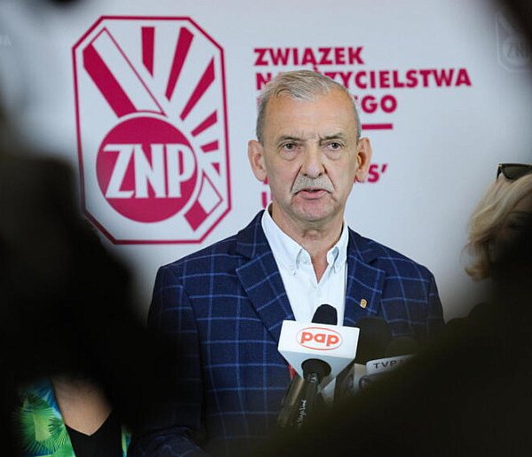 ZNP ogłasza pogotowie protestacyjne; żąda podwyżek dla nauczycieli-30340