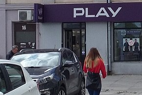 Play na celowniku UOKiK. Chodzi o pieniądze ściągane z kont klientów-30372