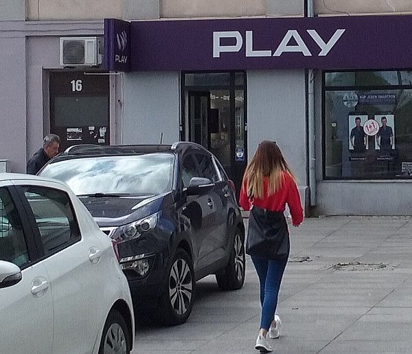 Play na celowniku UOKiK. Chodzi o pieniądze ściągane z kont klientów-30372
