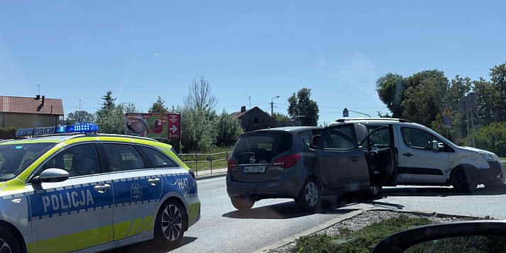 Kolizja na Warszawskiej: chaos i objazdy przez Nasielską