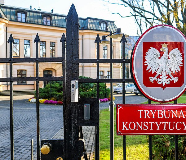 Decyzja MEN o jednej godzinie religii tygodniowo niezgodna z konstytucją-30555
