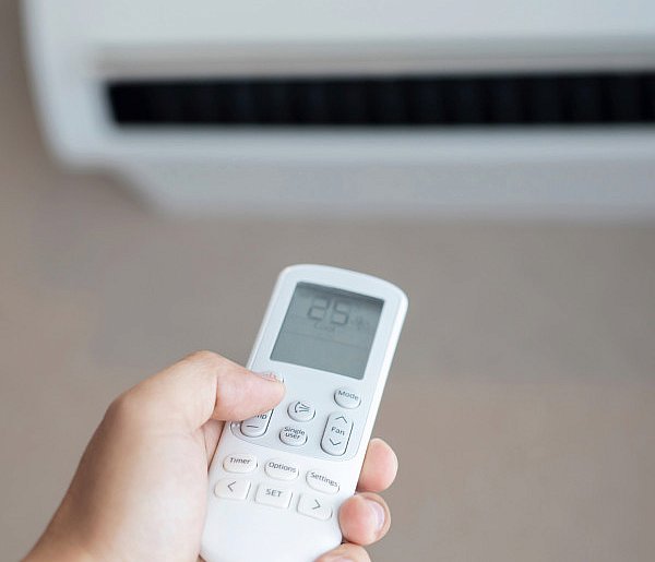 Chłodzisz się klimatyzacją? Oto, co najczęściej robią źle Polacy-30571