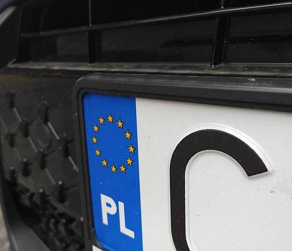 Rejestracja auta przez internet i koniec z przynoszeniem tablic. Rząd przyjął...-30582