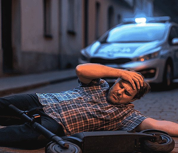 Co zrobił po pijaku na hulajnodze? Zobacz dramatyczne szczegóły!-30588