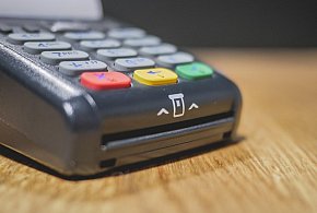 Zakaz sprzedaży i większy nadzór. Tych produktów nie kupią już nieletni-30642