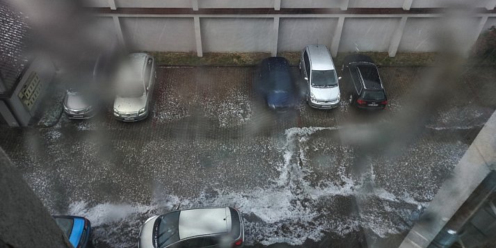RCB ostrzega: intensywne opady deszczu w 10 województwach