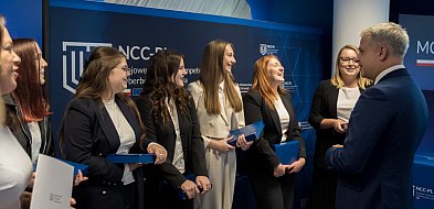 Wicepremier przekazał do Pułtuska złote bilety na CyberWizards-30843