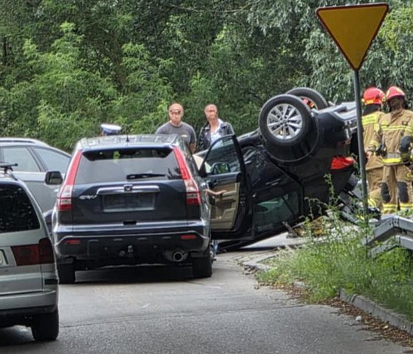 Zator drogowy w Pułtusku – jedyna droga z Popław była nieprzejezdna-30875