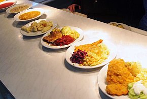 Dłuższe przerwy obiadowe i bezpłatne posiłki dla urzędników?-30959