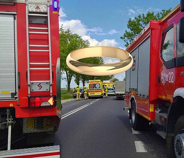 Strażacy rozcięli obrączkę, by uratować palec! Niezwykła interwencja-30989