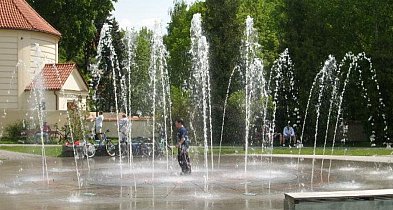 Fontanna w Pułtusku: kusi, ale może być niebezpieczna!-31092