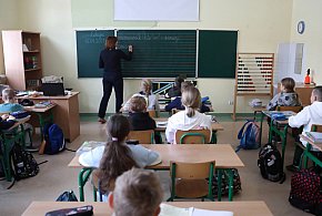 Dramatyczny apel: pieniędzy na pensje dla nauczycieli wystarczy do listopada-31227