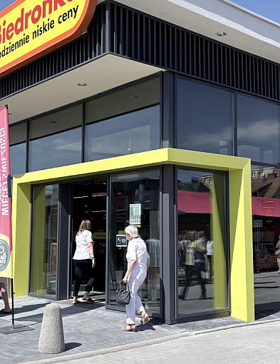 Pułtusk doczekał się superBiedronki – wnętrze robi wrażenie-31472