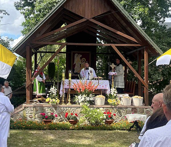 Biskup Milewski w Sadykierzu – wyjątkowe kazanie i modlitwa-31574