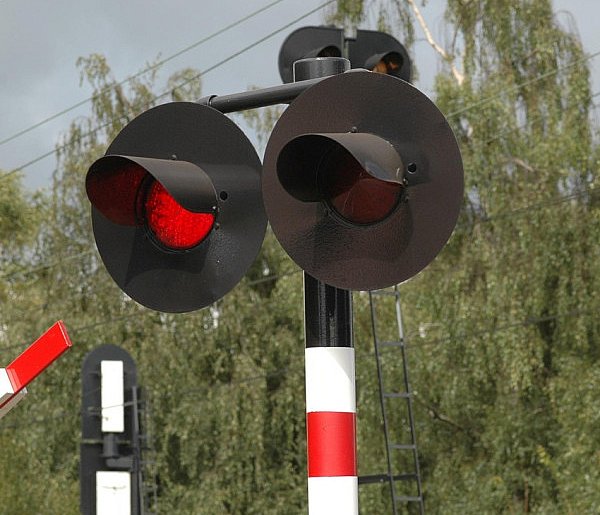 Niebezpieczna sytuacja w Świerczach – sekundy od tragedii!-31674