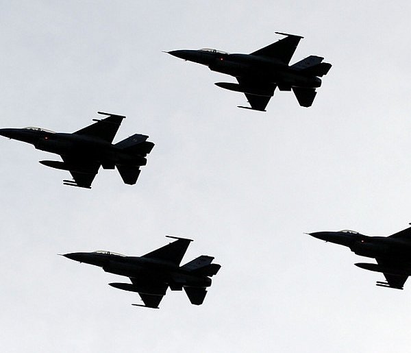 Podczas ćwiczeń przed AirSHOW w Radomiu rozbił się polski samolot F-16-31814