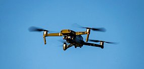 Dron zabawka wzudził popłoch