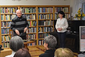 Spotkanie z Edwardem Leszczyńskim w ramach Nocy Bibliotek 2025-33000