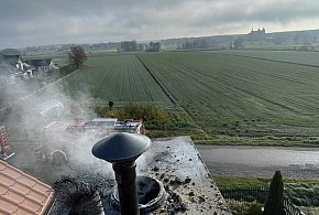 Strażacy ruszyli na ratunek! Dom zagrożony przez ogień w kominie-33431