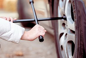 Z pozoru drobiazg, a może skończyć się tragedią. Urząd ostrzega kierowców-33552